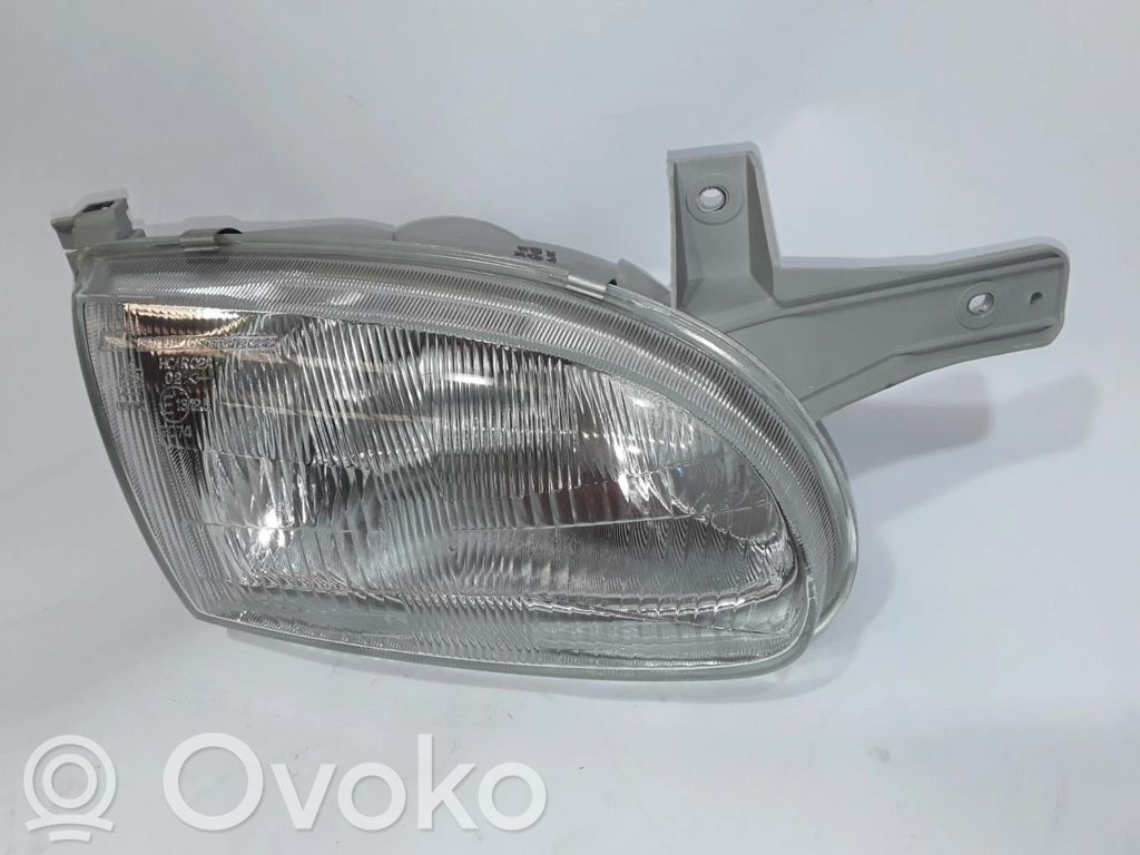 Hyundai Accent Lampa przednia 