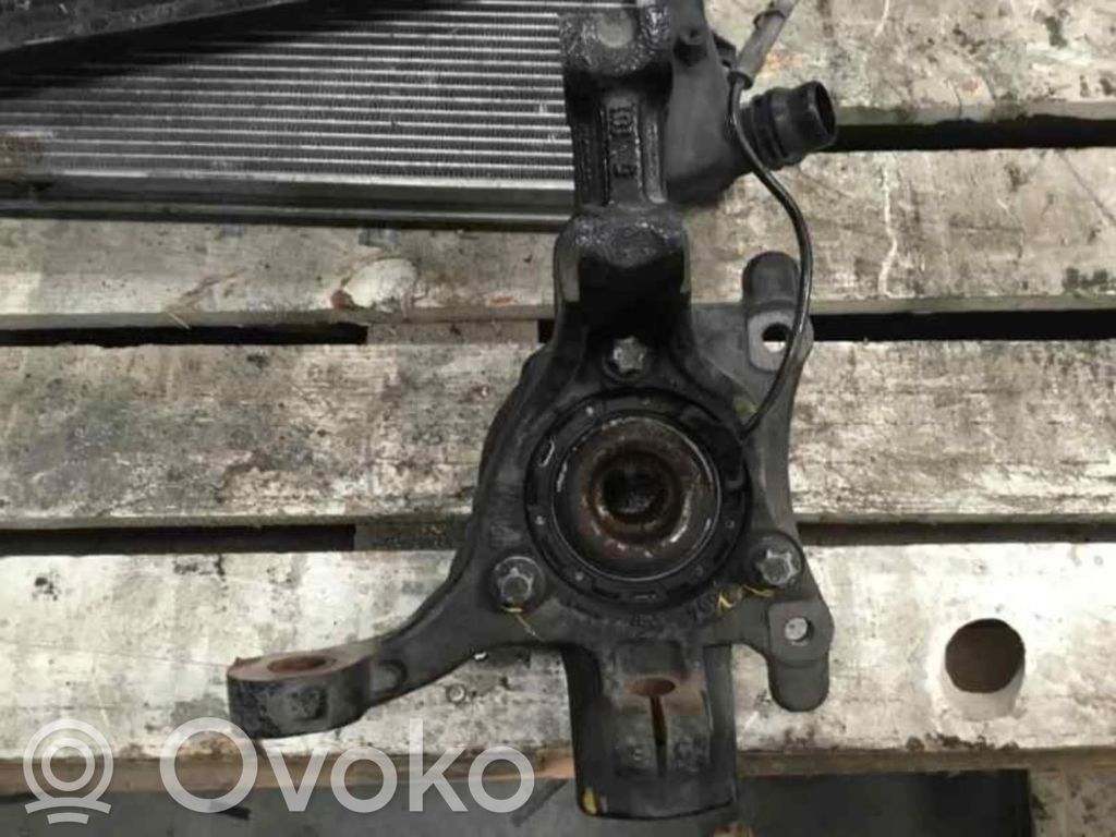 Opel Zafira B Zwrotnica koła przedniego 