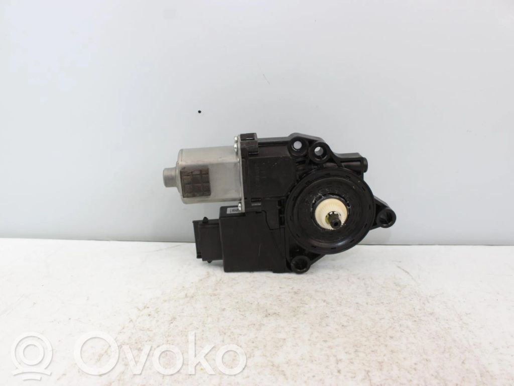 Zamek drzwi przednich   7036170