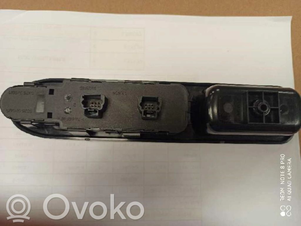 Peugeot 307 Electric window control switch 