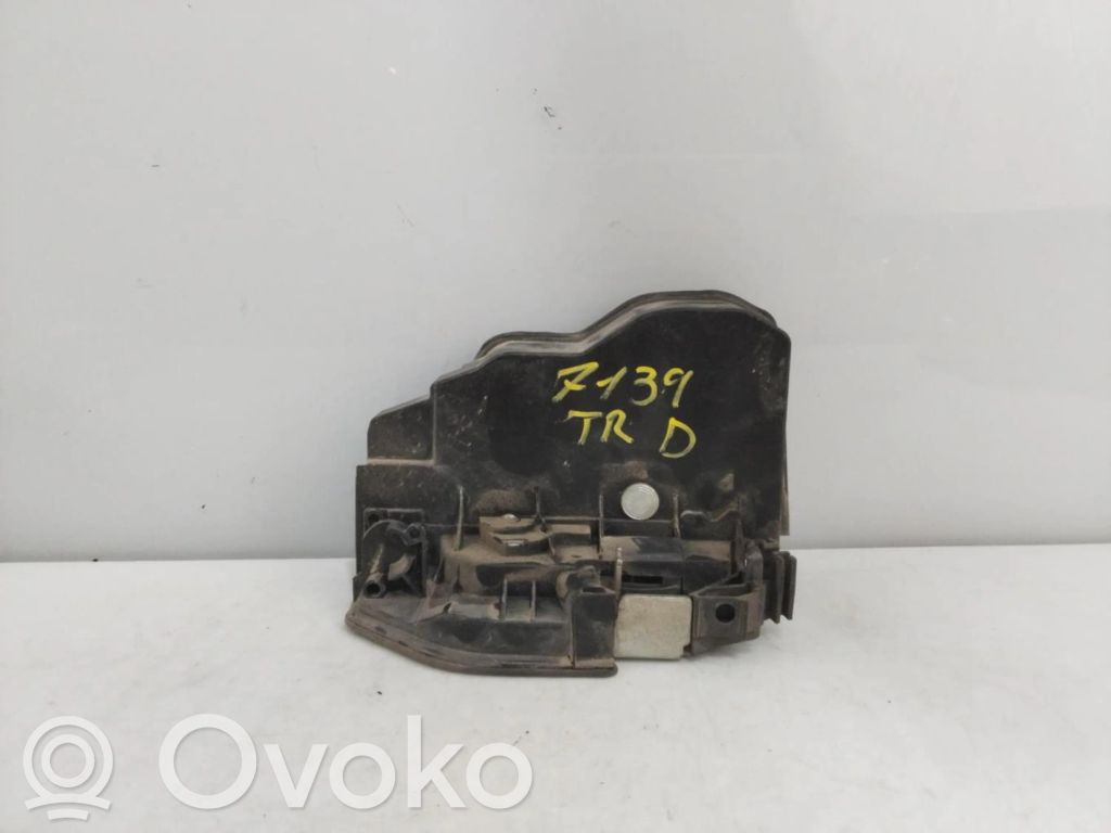 Zamek drzwi tylnych   7167070