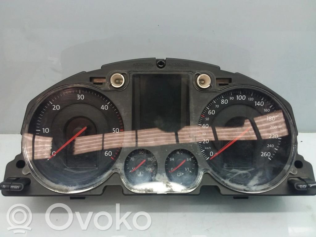 Volkswagen PASSAT Tachimetro (quadro strumenti)