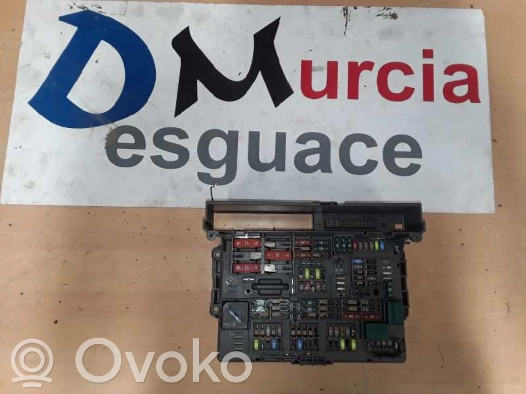 Module de fusibles   911944604