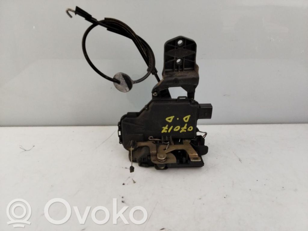 Volkswagen PASSAT Serratura portiera anteriore