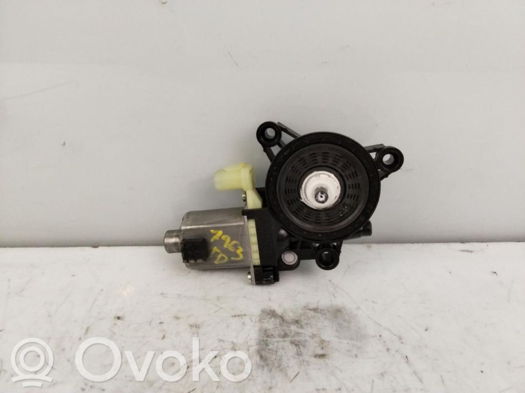 KIA Ceed Kulmaikkunalasi 
