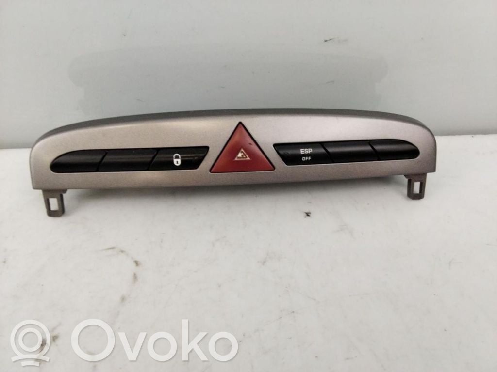 Peugeot 308 Interruttore luci di emergenza