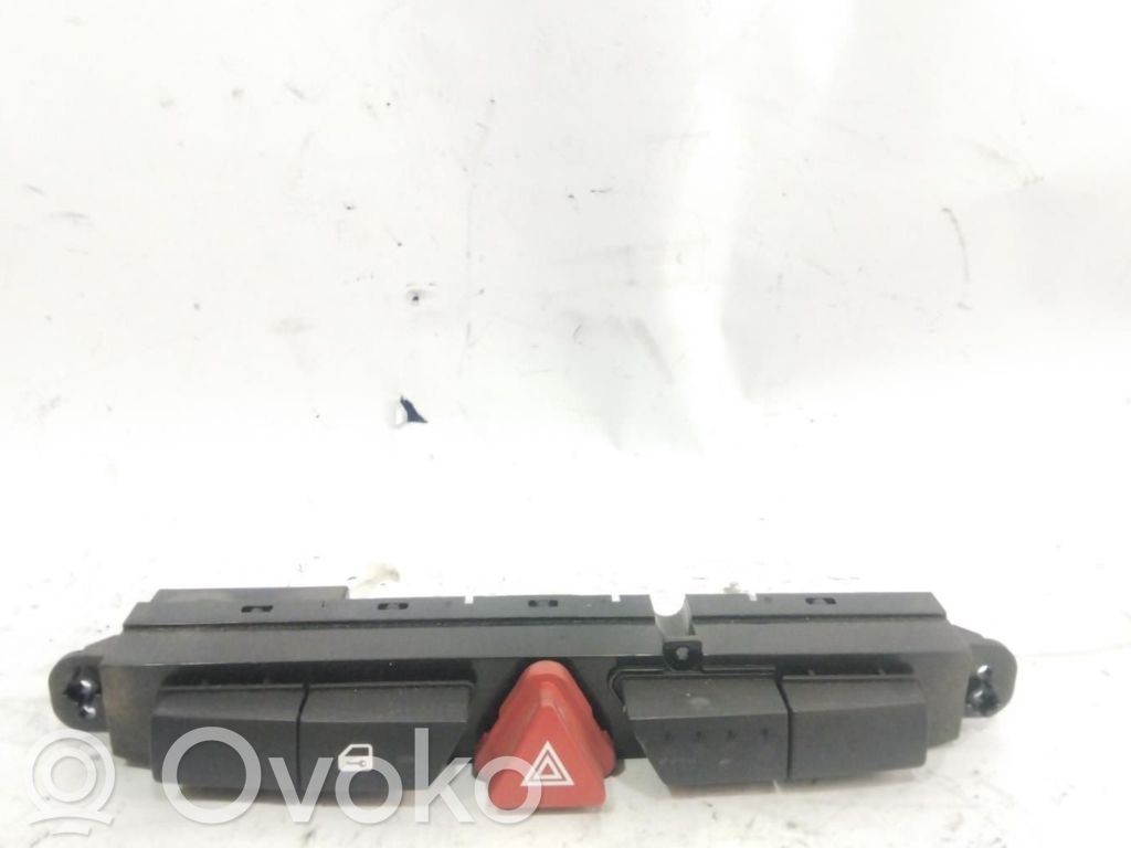 Schalter Warnblinkanlage   937001H000