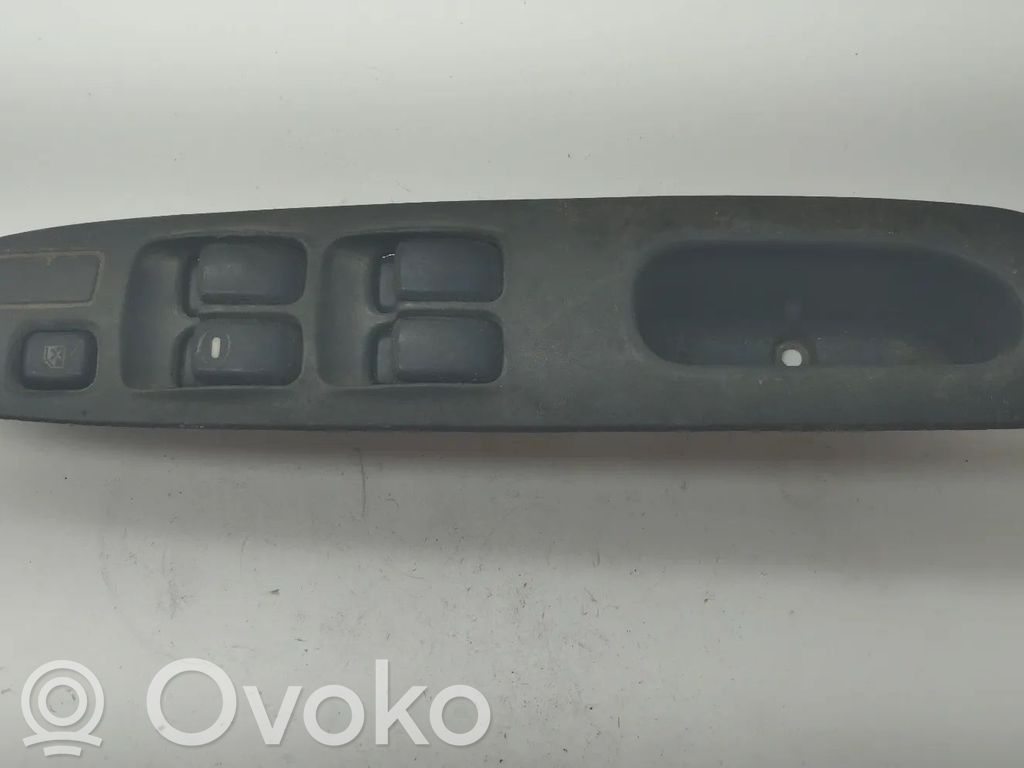 Electric window control switch   755775X1,138D1,8PINOS,C8DD152M,MR190323,MR194825