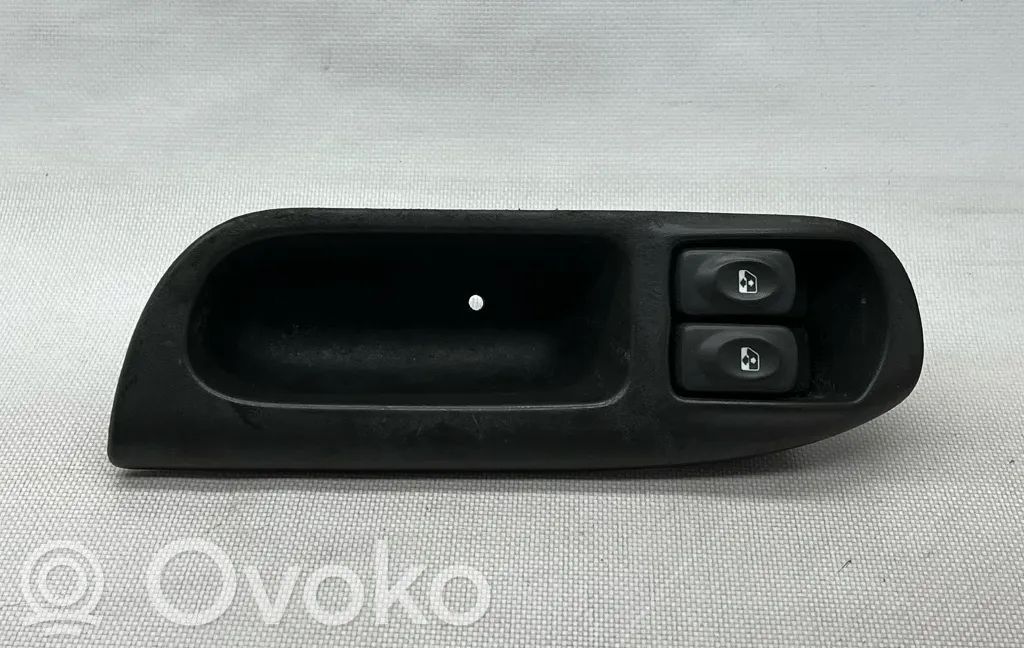 Renault Megane II Elektrisko logu slēdzis 