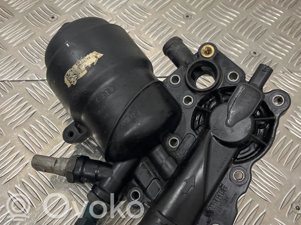 Audi Q7 4L Öljynsuodattimen kannake 