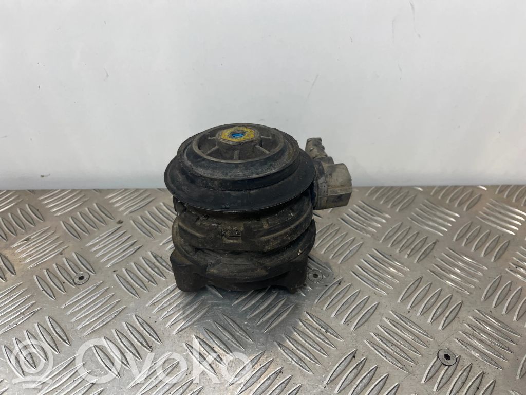 Audi A8 S8 D3 4E Engine mount bracket 
