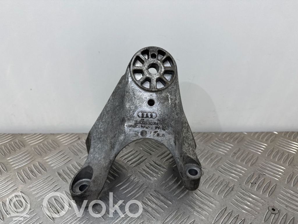 Audi Q7 4L Engine mounting bracket 