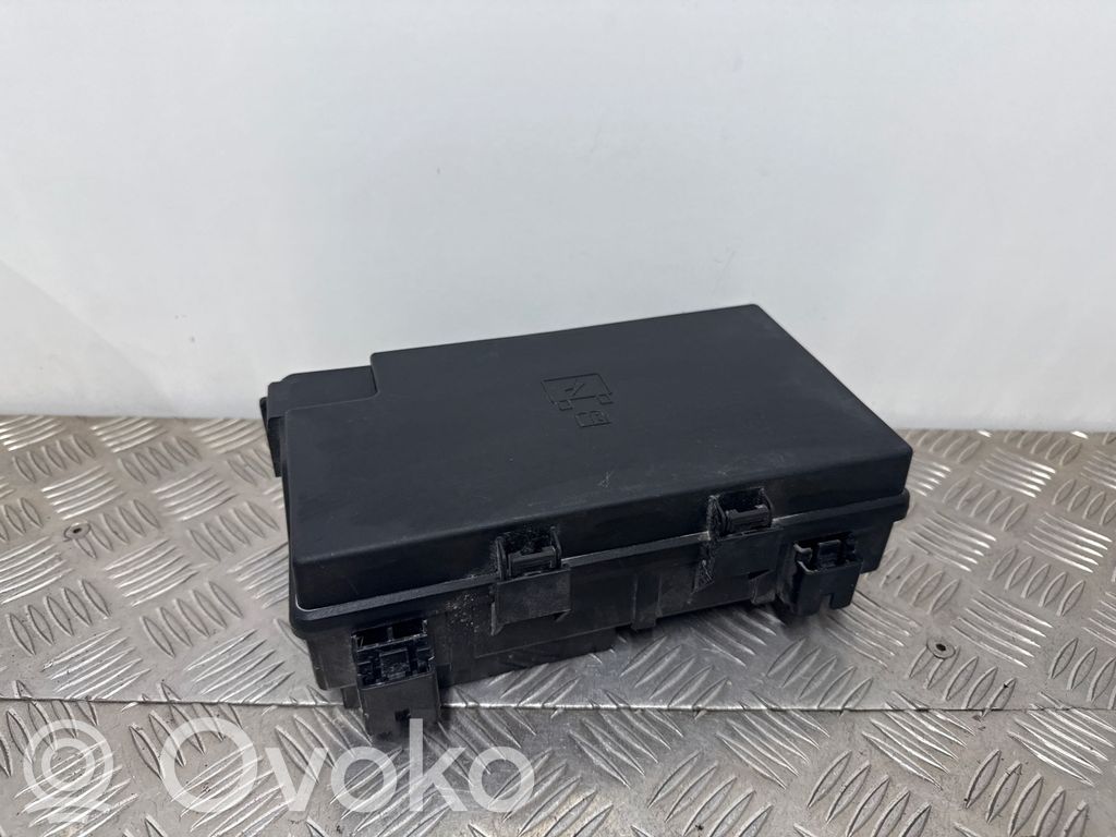 Skrzynka bezpieczników / Komplet   P68320920AB,16238DA