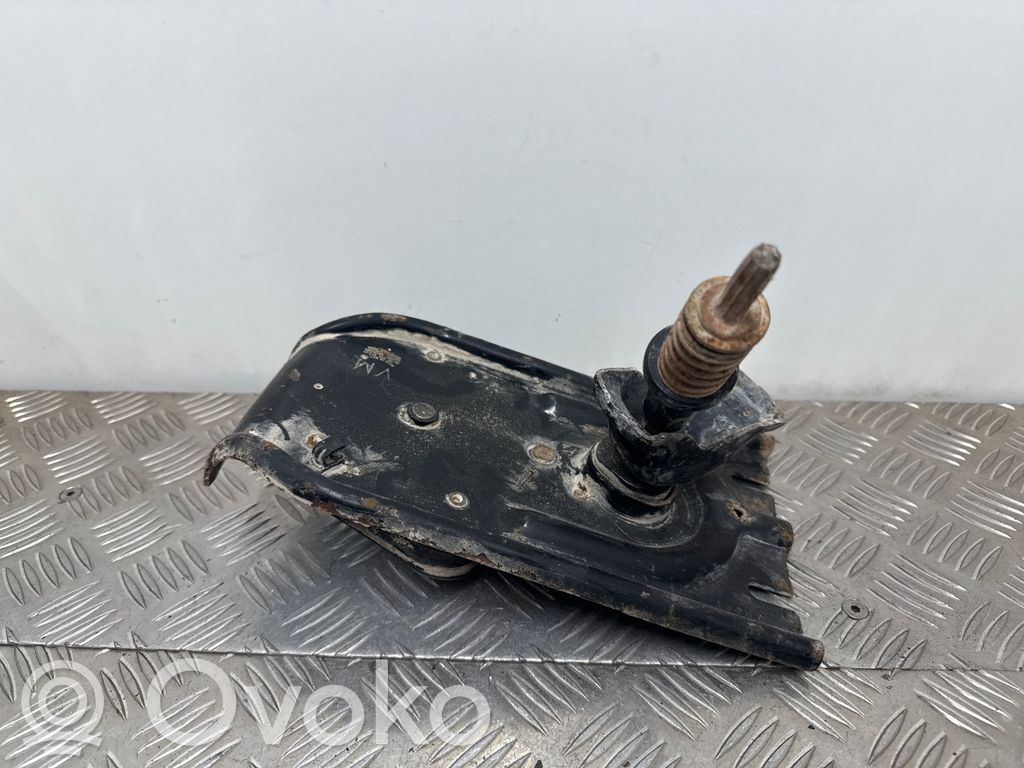 Dodge Durango III Spare wheel mounting bracket 