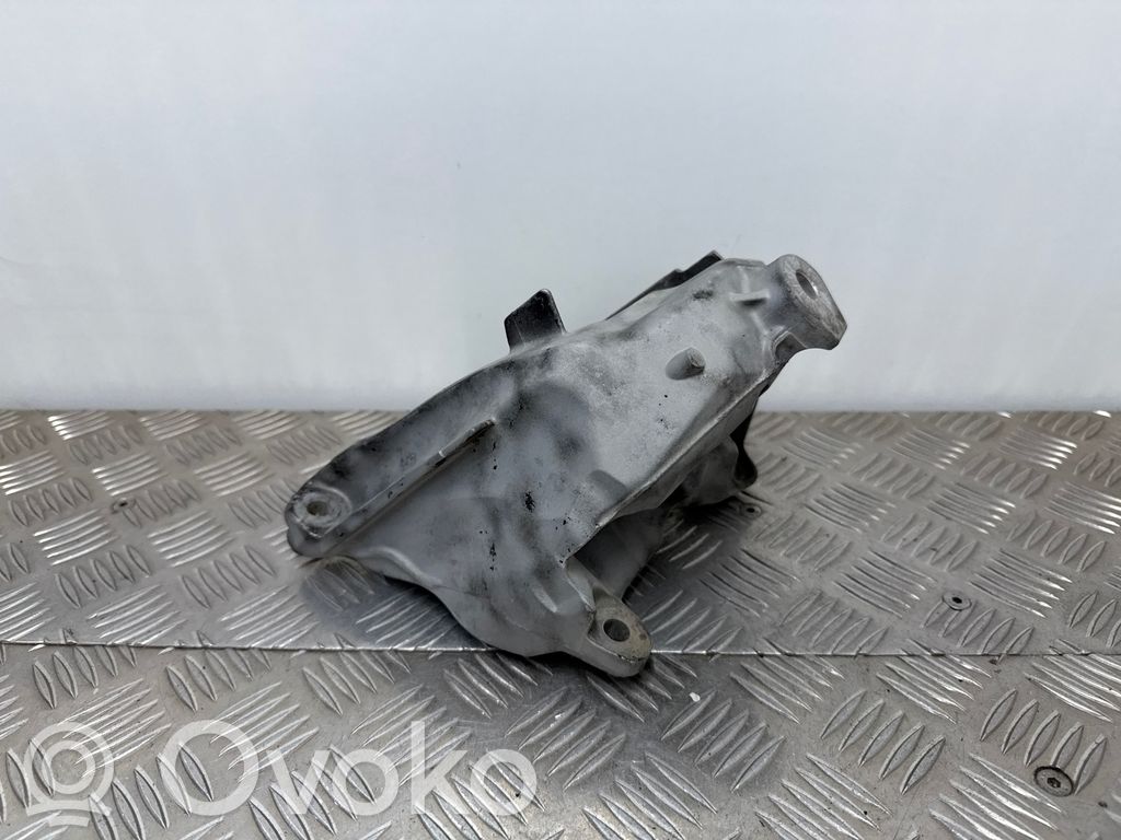 Audi Q7 4M Engine mounting bracket 