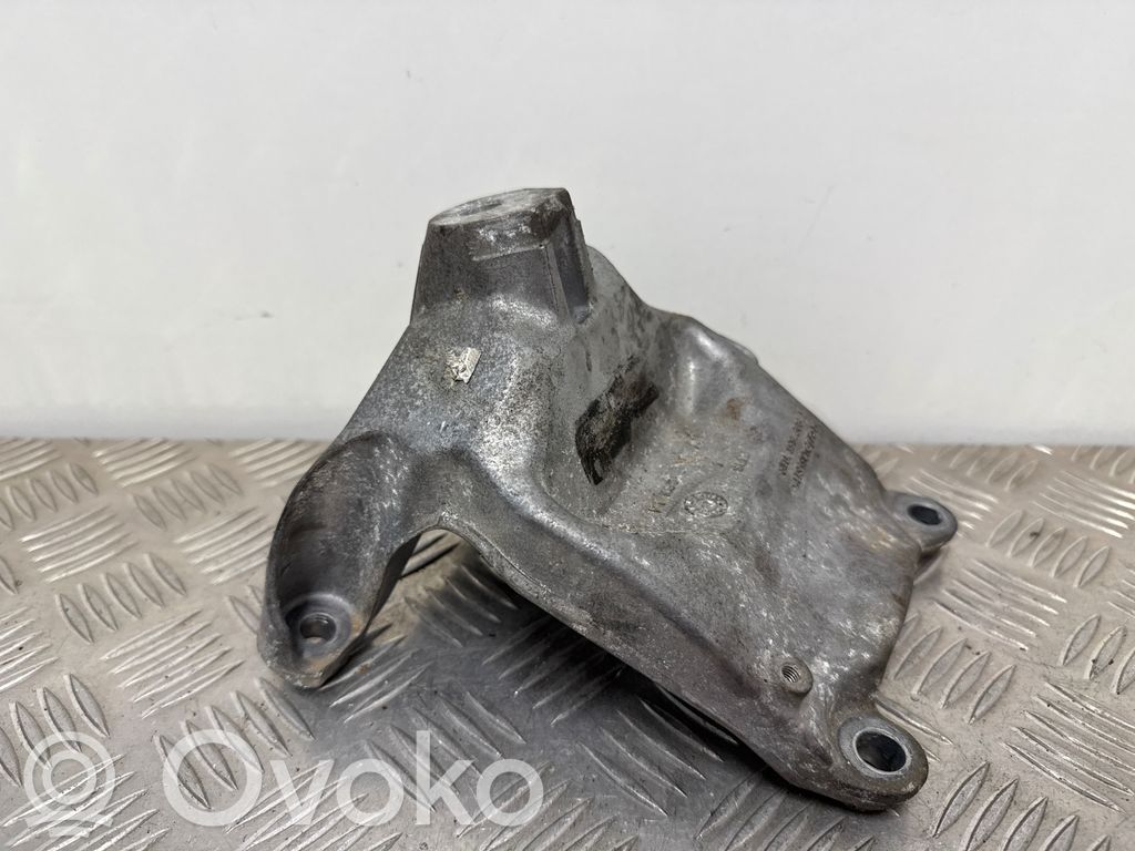 Audi A4 S4 B9 8W Engine mounting bracket 