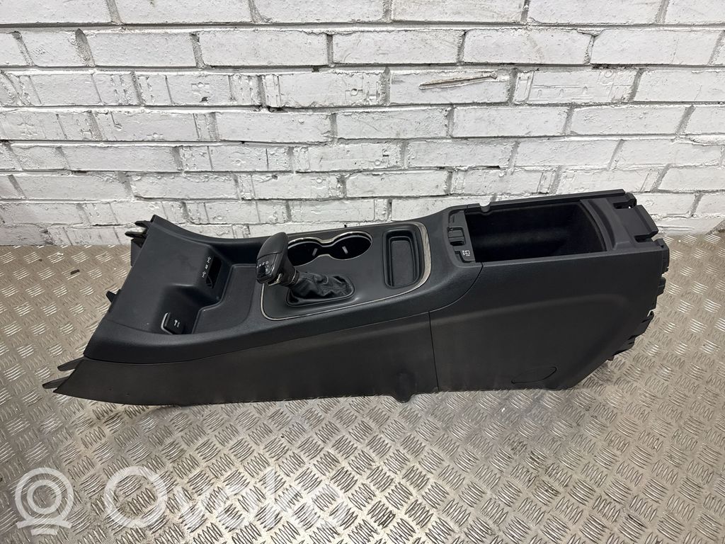 Center console   C01756019BL,C02485042BLR,78610994L03,68322226AC,6FC273XLAE,6FE061XPAD