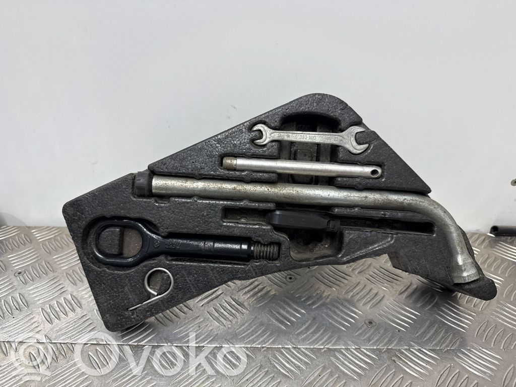Audi Q7 4L Kit d’outils 