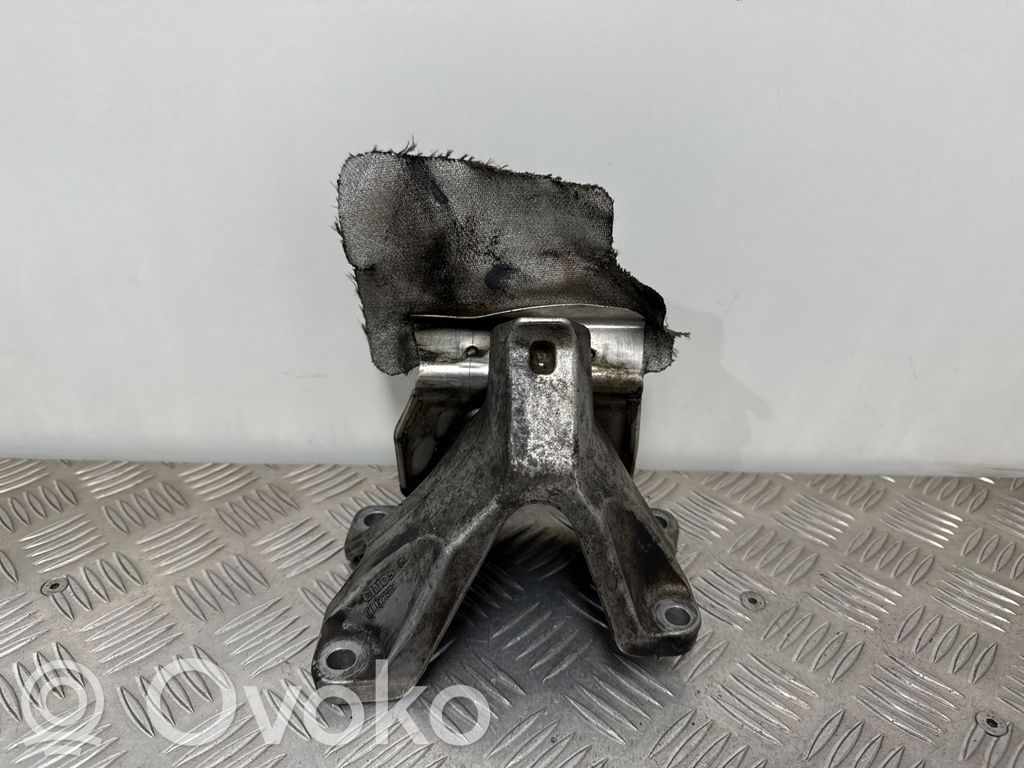 Audi Q5 SQ5 8R Engine mounting bracket 