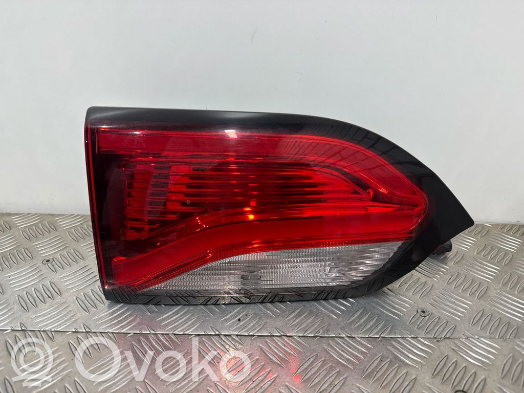 Chrysler Pacifica Tailgate rear/tail lights 