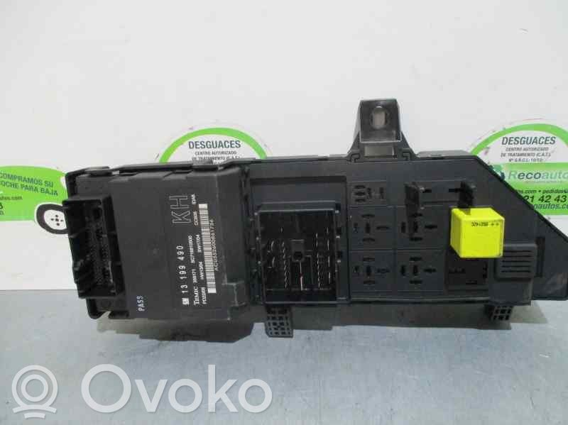 Opel Vectra C Saugiklių dėžė (komplektas) 