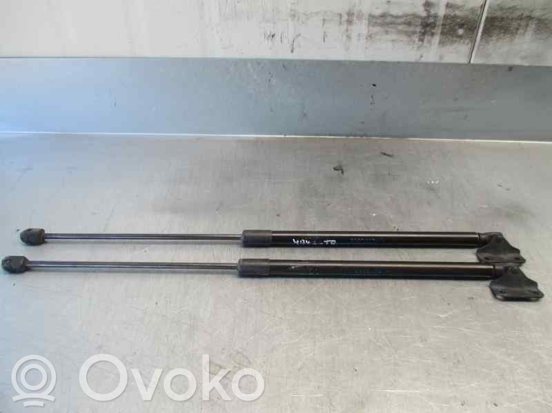 Opel Corsa D Vérin de capot arrière 