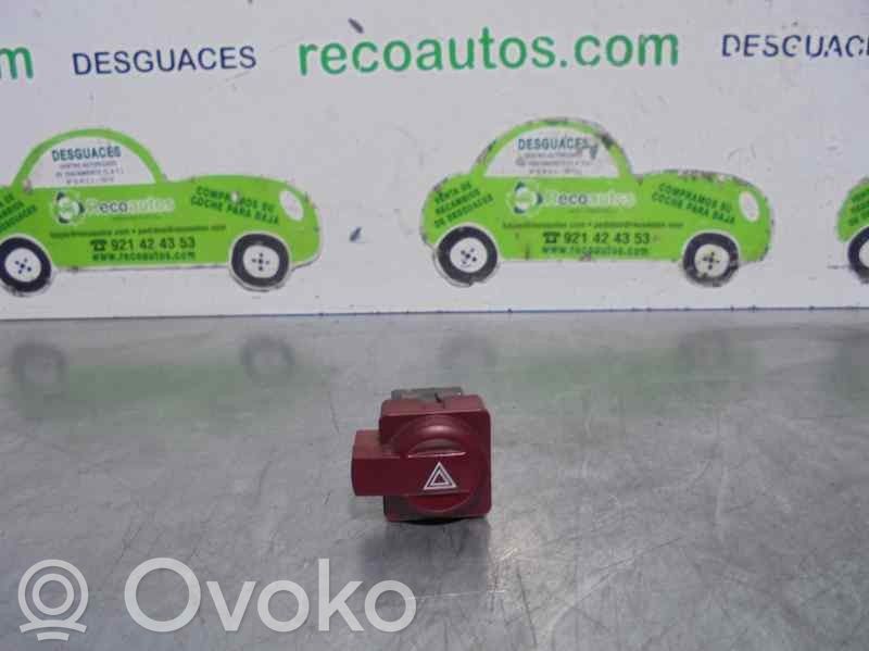 Citroen C4 Aircross Hätävilkkujen kytkin 