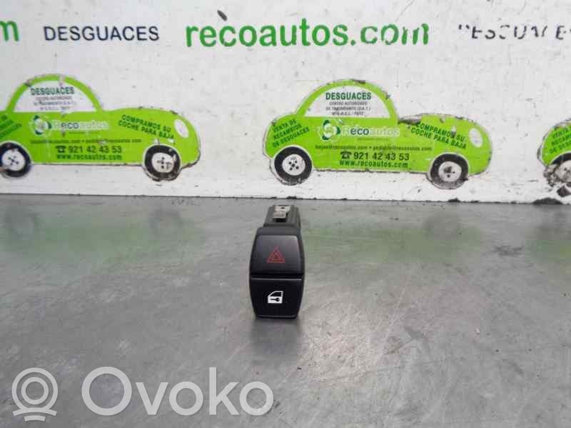 BMW 5 E60 E61 Avārijas lukturu slēdzis 