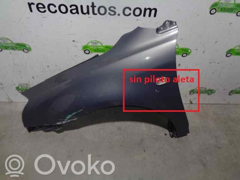 Toyota Avensis T250 Błotnik przedni