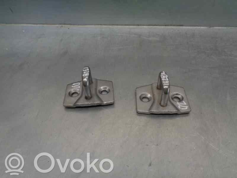 BMW 3 F30 F35 F31 Aizmugurējā pārsega eņģe (-ess)