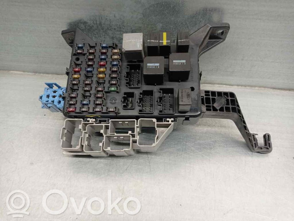 Ford Mondeo Mk III Saugiklių dėžė (komplektas) 