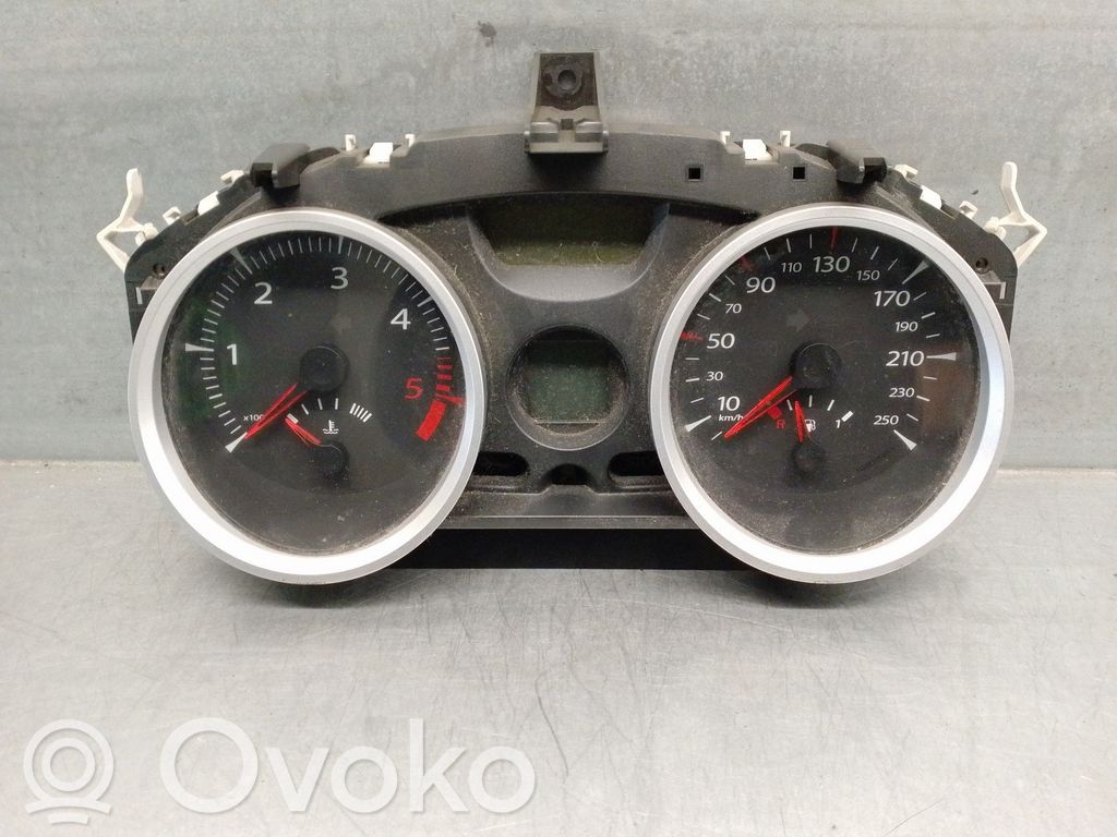 Renault Megane II Geschwindigkeitsmesser Cockpit 