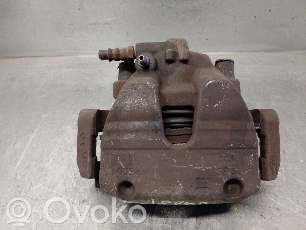 Opel Corsa E Zacisk hamulcowy przedni