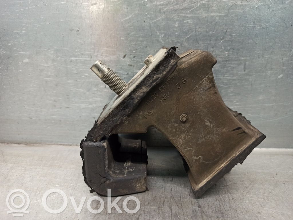 Nissan Navara Engine mount bracket 