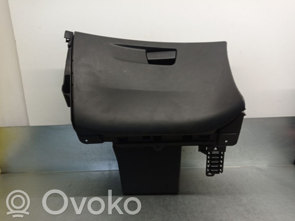 Citroen C4 Aircross Handschuhfach