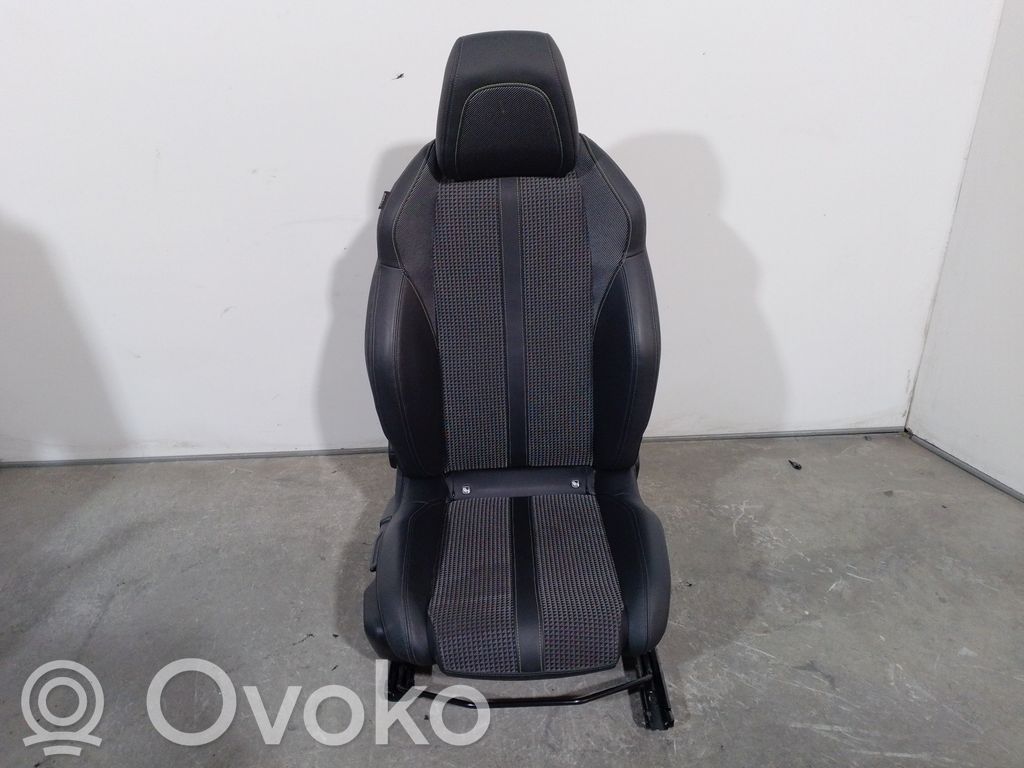 Peugeot 2008 II Asiento delantero del pasajero 