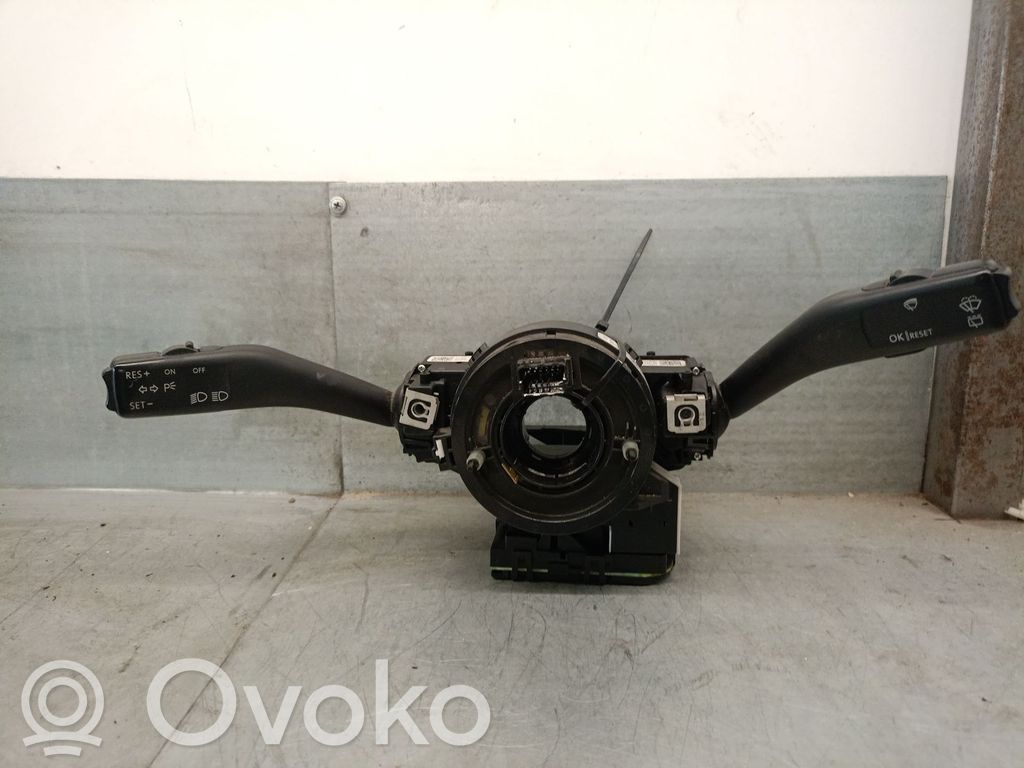 Volkswagen Golf SportWagen Comutator lumini bord