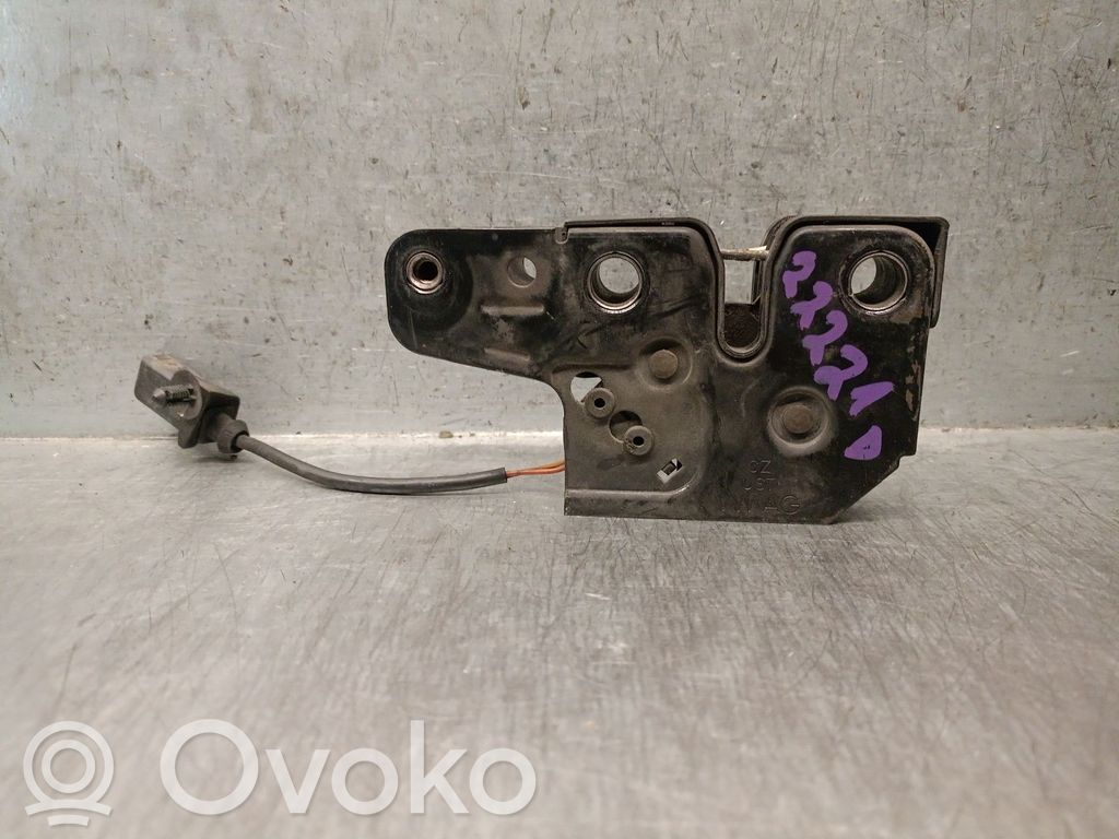 Volkswagen Polo Tie down hook / loop 
