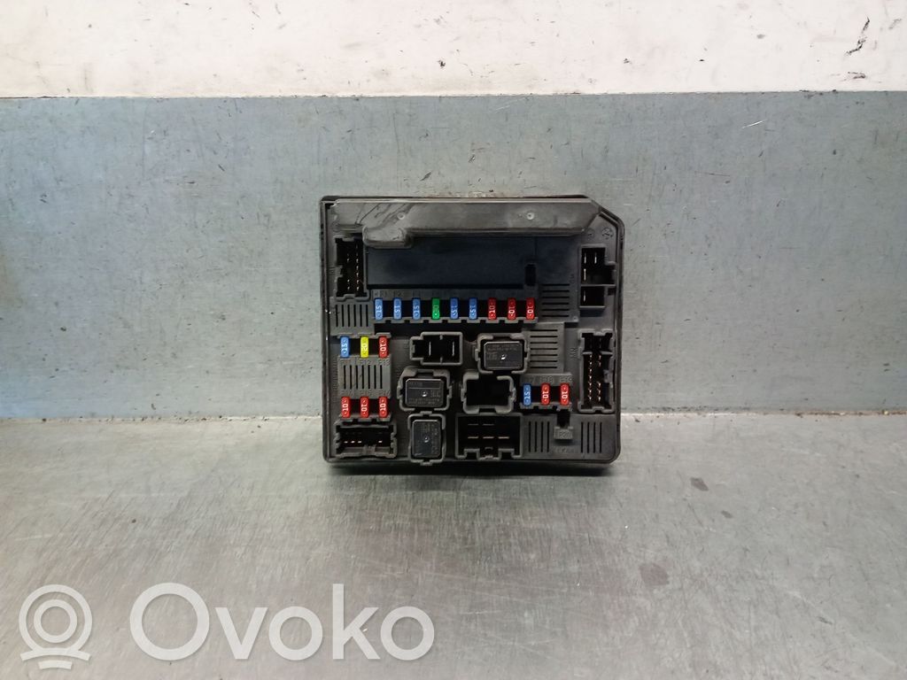 Nissan Qashqai+2 Skrzynka bezpieczników / Komplet 