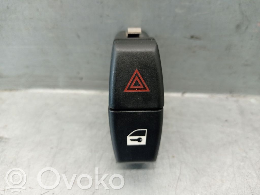 BMW 5 E60 E61 Avarinių žibintų jungtukas