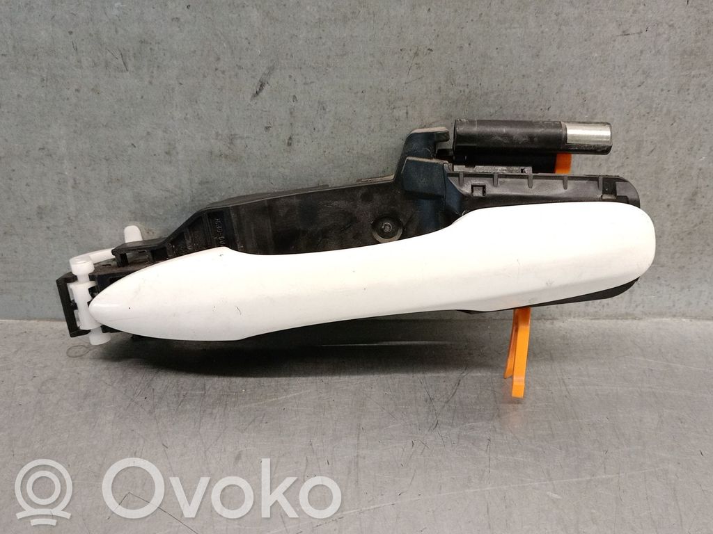 Toyota Yaris XP210 Наружная ручка задней двери 