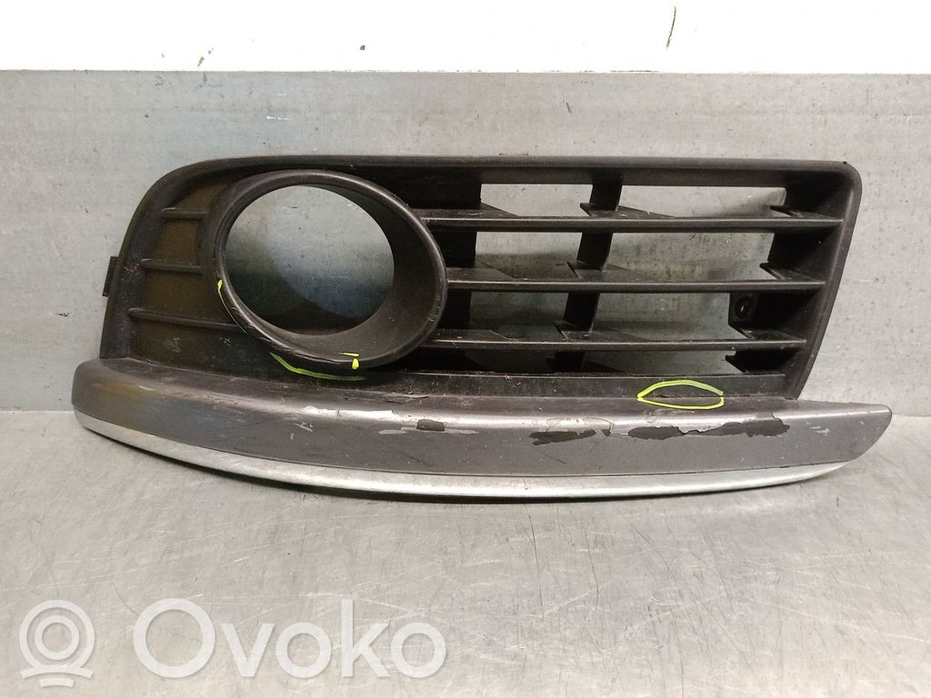 Volkswagen Jetta V Grotelės sparne