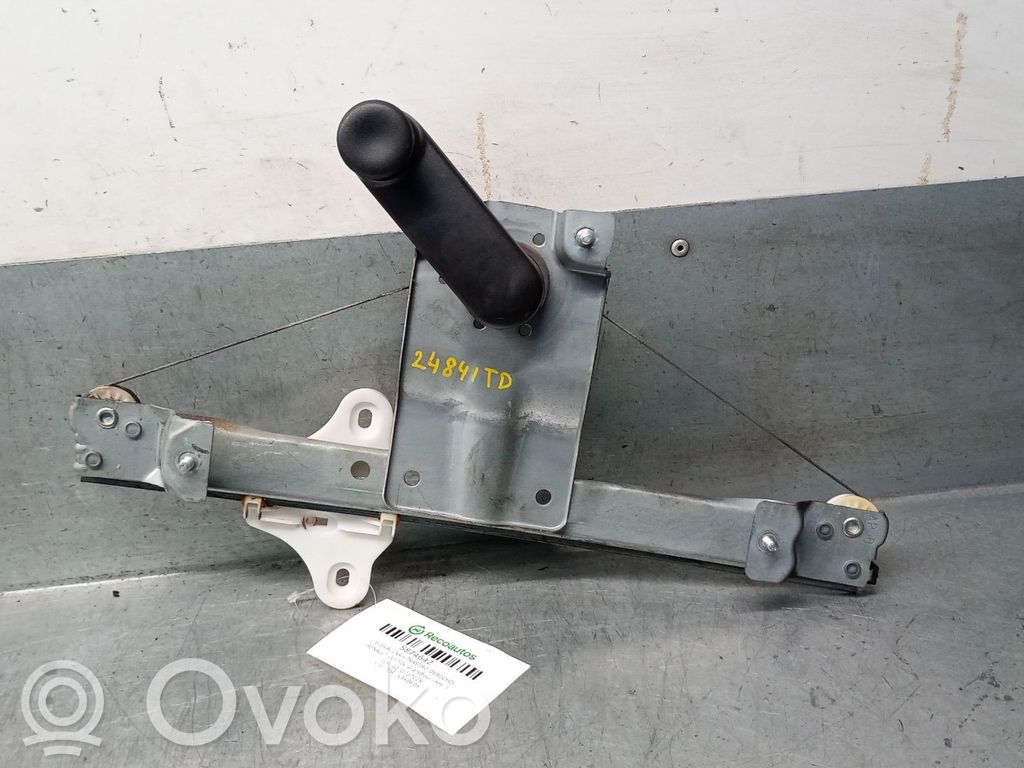 Renault Clio IV Takaoven ikkunan nostin moottorilla 