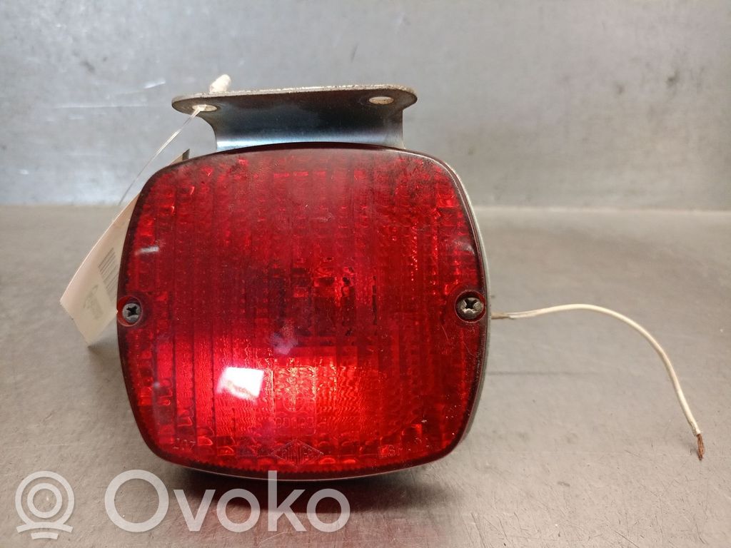 Suzuki Samurai Задняя противотуманная фара