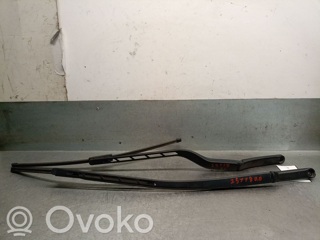 Audi A3 S3 8P Wischerarm vorne 