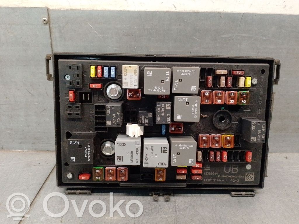 Opel Astra J Juego de caja de fusibles