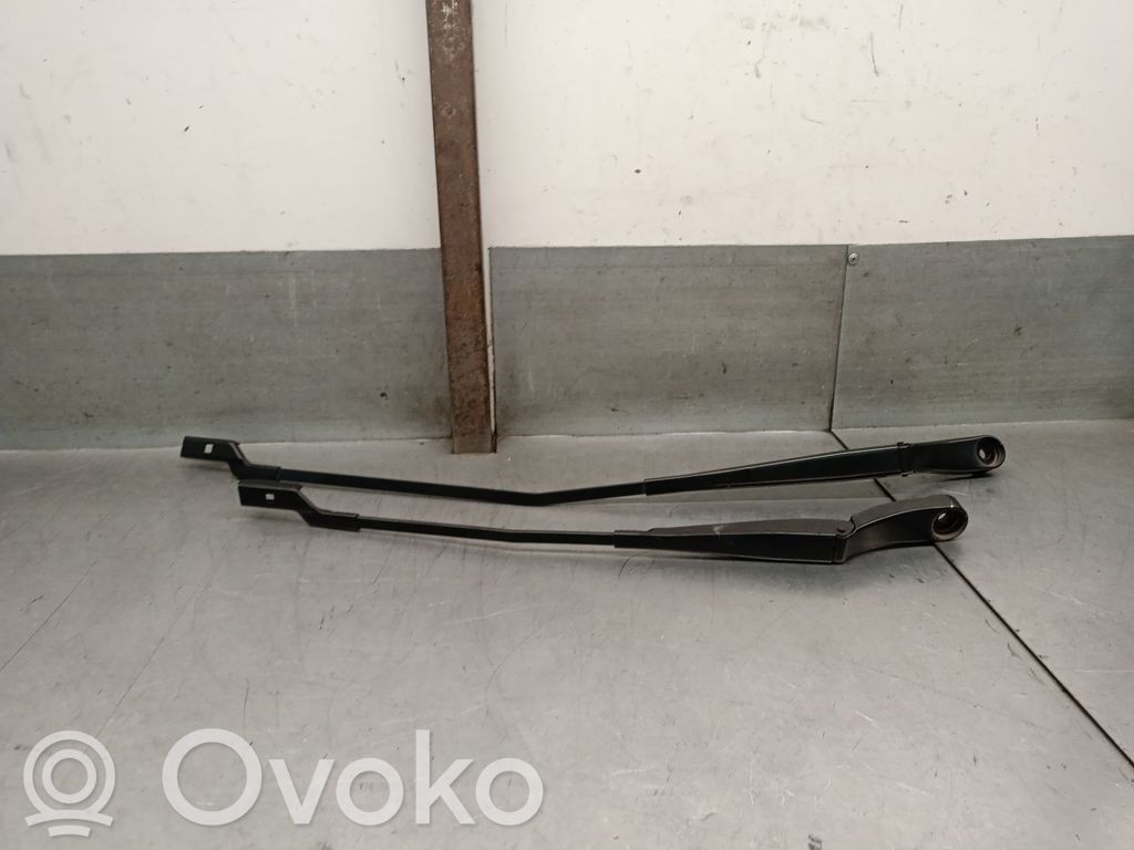 Opel Grandland X Front wiper blade arm 
