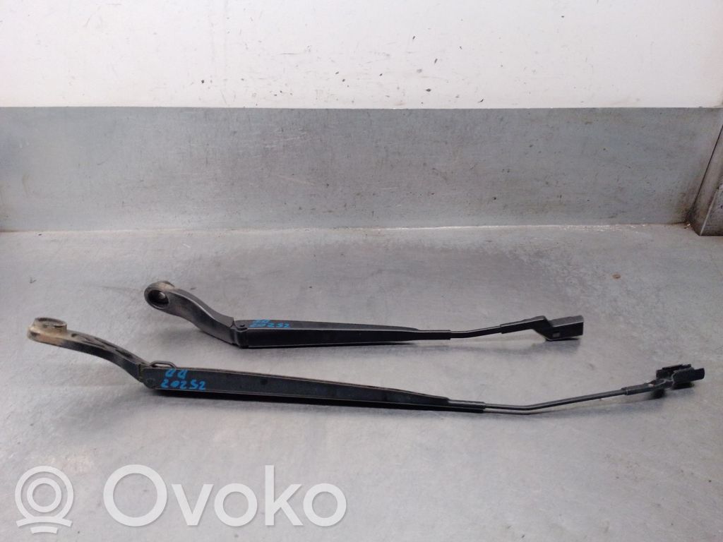 Fiat 500E Wischerarm vorne