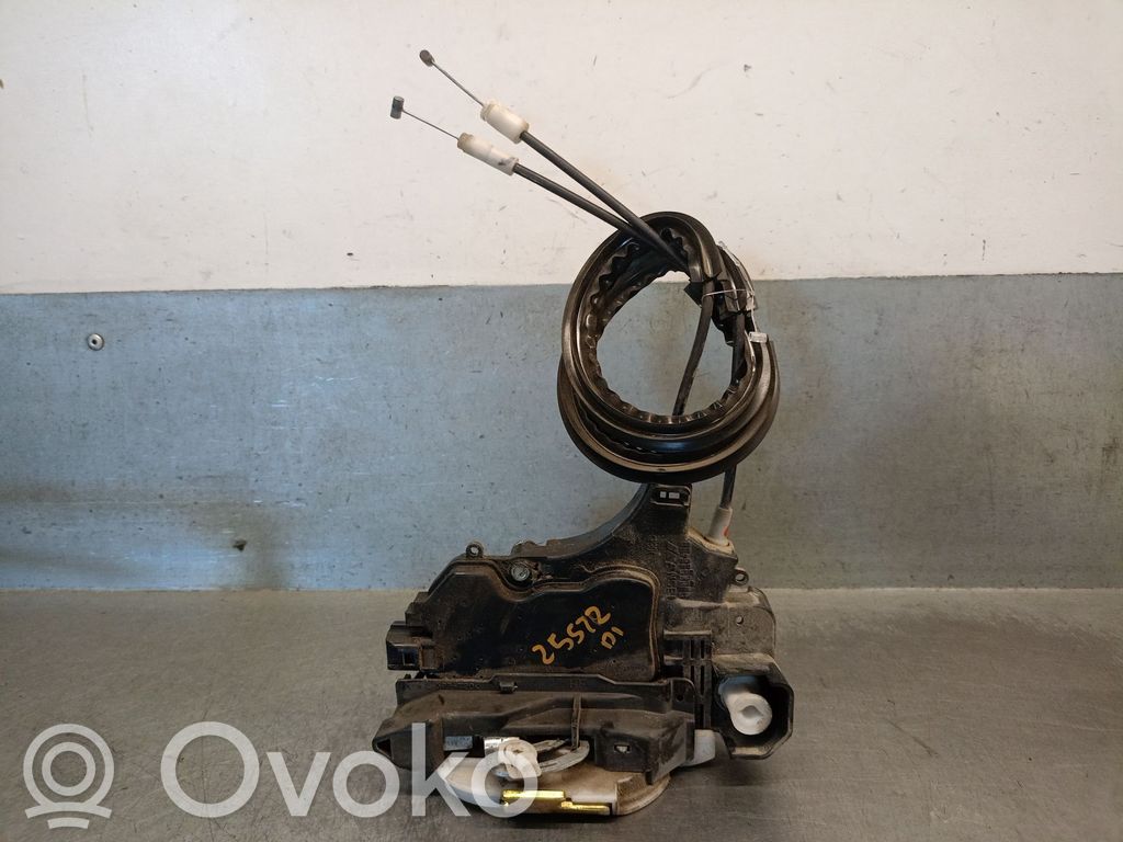 Mitsubishi Colt Zamek drzwi przednich 