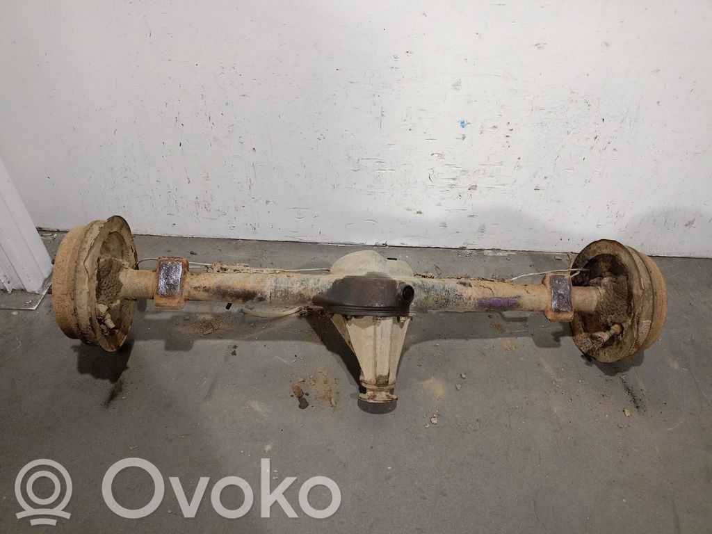 Mitsubishi L200 Belka osi tylnej z reduktorem 